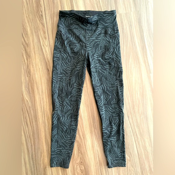 Sweaty Betty Zero Gravity Running Tight grey zebra check print 7/8 length- 4-6 - Picture 2 of 10